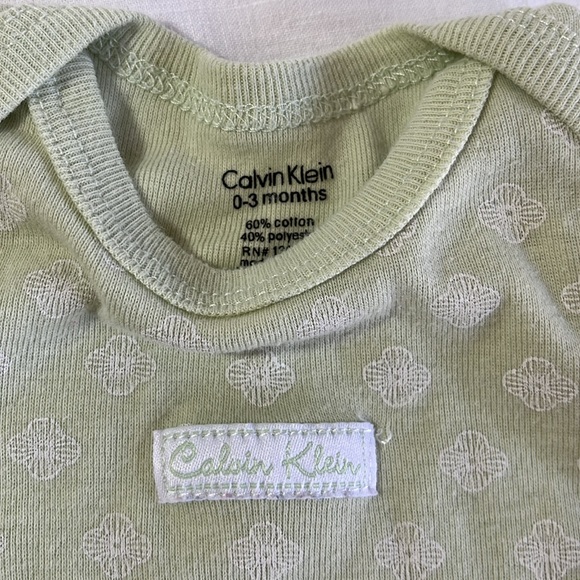0-3M Calvin Klein diaper shirt, onesie bundle - Picture 3 of 3